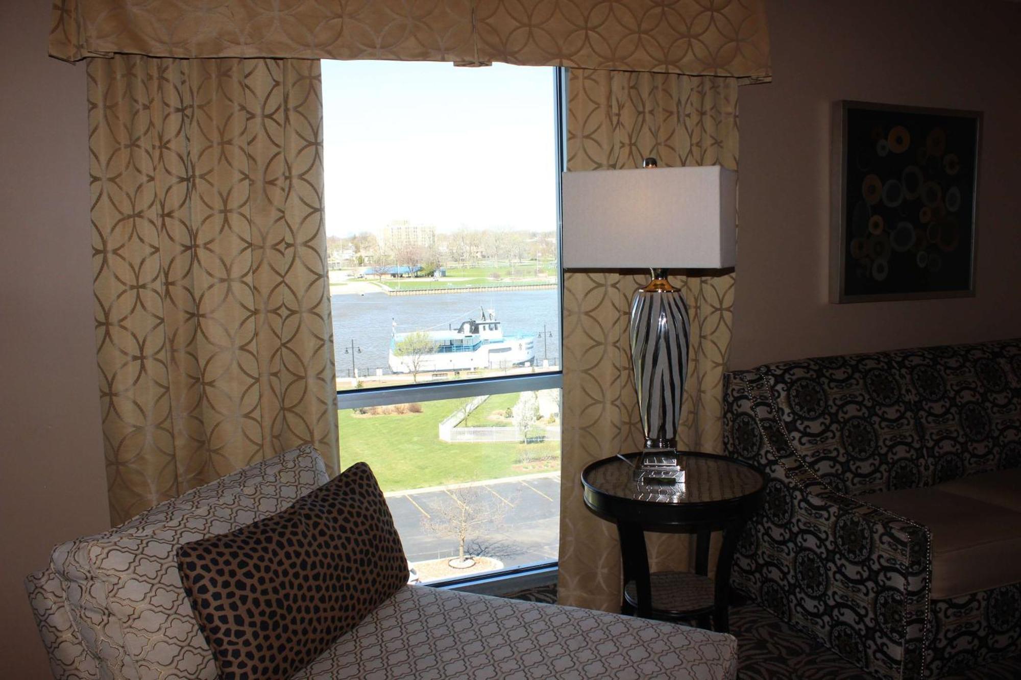 Doubletree By Hilton Bay City - Riverfront Kültér fotó
